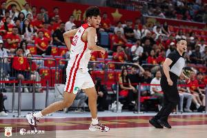 小伙子别紧张！王浩然半场6投1中&三分4投1中仅得3分1篮板