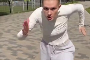 你别过来啊！全网最像哈兰德的女人