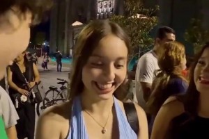 韩国球迷在墨西哥这么受欢迎吗？3名墨西哥女球迷上来搭讪要联系