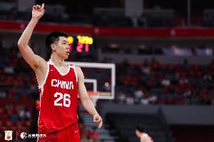 朱俊龙三分球4投3中,砍下9分5篮板1抢断