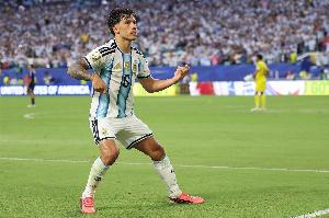 阿根廷险胜晋级，成为本世纪第三位晋级世界杯16强的卫冕冠军队