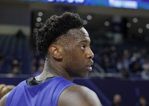 路威：这些新秀终将接受NBA的洗礼，他们忘记了即将面对的是文班这样的对手