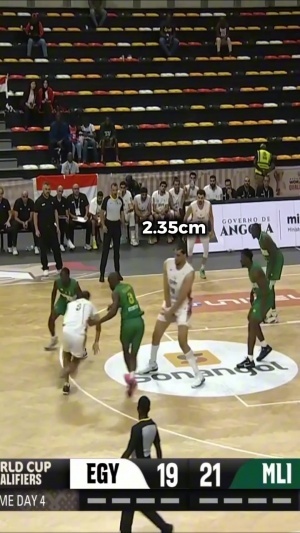 现役之最！埃及2米36巨人中锋亮相世界杯预选赛 NBA史上最高球员2米31