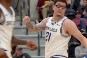 球风确实像约基奇~但湖人新援阿维拉这速度真的慢啊！能管用吗？