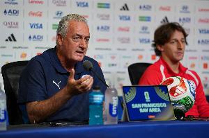 巴拉圭教练谈捂嘴红牌:阿尔米隆捂嘴为条件反射 足球渐失本质