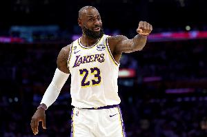 史密斯称詹姆斯值5200万，他仍是NBA前15强及票房前三球员