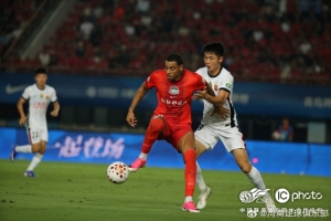 河南俱乐部彩陶坊1-2上海海港 纳萨里奥进球