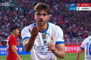 泰山客场以1-0领先！前场默契配合，谢文能下底传中，泽卡抢点卧射得分